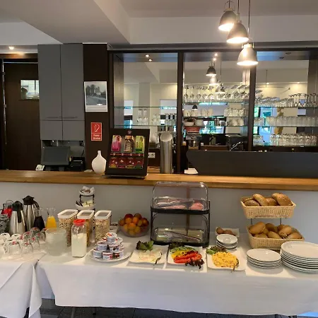 Hotel Und Restaurant Zeus Wolfsburgo