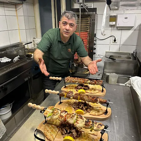מלון Und Restaurant Zeus וולפסבורג