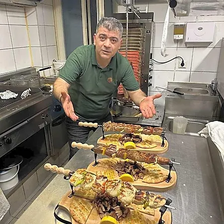 Und Restaurant Zeus 볼프스부르크